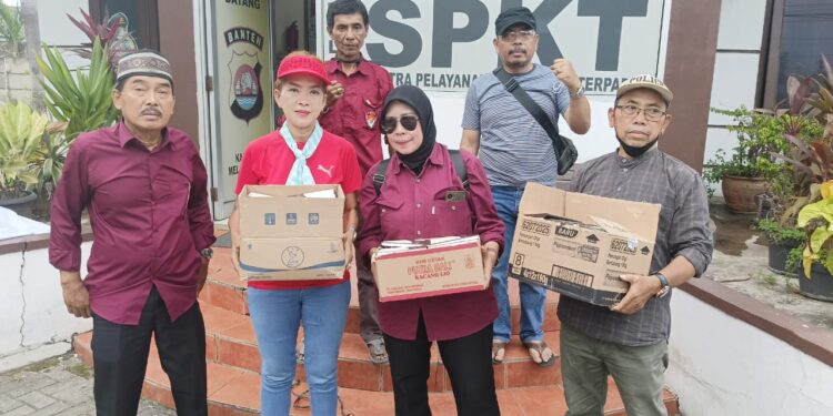 Ferdiyanto Ketua FRN DPC Kabupaten Tangerang Memimpin Langsung dan Turun Ke jalan Dalam Pembagian Takjil