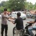 Ramadhan Berkah, Kapolres Lebak Bagikan Takjil ke Warga di Alun-alun Rangkasbitung 