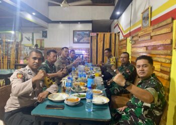 Sinergisitas Koramil 1204-07/Tayan Hilir dan Polsek Tayan Hilir Dalam Acara Buka Bersama