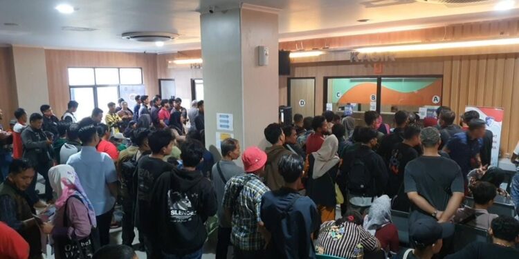 Warga Antusias Datang Ke UPTD Samsat Cikokol, Karena Bisa Membantu Ringankan Biaya Pajak