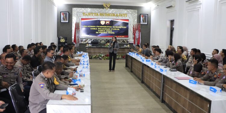 Polres Tegal Gelar Pelatihan Untuk Pelayanan Publik Yang Lebih Profesional Etika Dan Publik Speaking