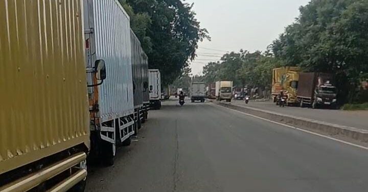 Banyak Parkir Liar di Jalan Husein Sastranegara, Aktivis Desak Penindakan Tegas