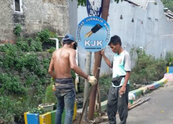 Miris, Pemasangan Tiang Internet Diduga Ilegal di Sudimara Selatan Langgar Perwal dan Perda