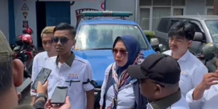 Gelar Aksi, Diaga Muda Indonesia Desak Bupati Sukabumi