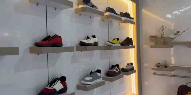 Sepatu Rutira: Kreativitas Warga Binaan Rutan Tangerang Siap Menggebrak Pasar