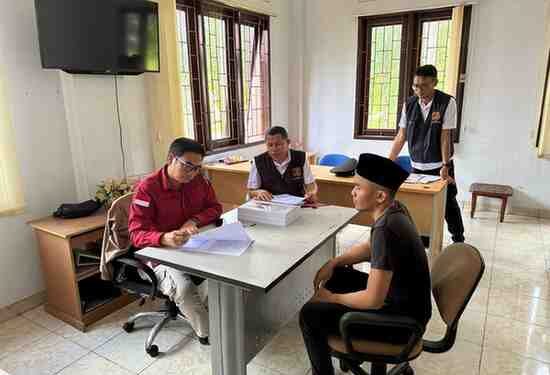 Direskrimsus Polda Gorontalo Serahkan Tersangka Korupsi Jalan Nani Wartabone ke Kejati