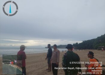 Hari Kedua Polsek Bayah Polres Lebak Bersama Tim Sar Gabungan Lakukan Pencarian Satu Wisatawan Terseret Ombak di Pantai Goa Langir Sawarna