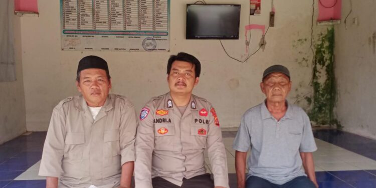 Bhabinkamtibmas Polsek Malingping Polres Lebak Sambangi Desa Binaan